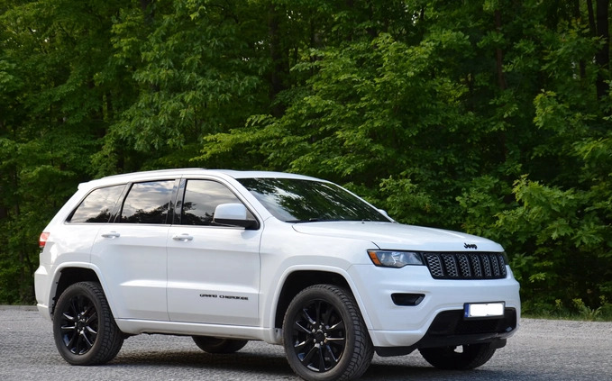 Jeep Grand Cherokee cena 120000 przebieg: 113000, rok produkcji 2019 z Łomianki małe 154